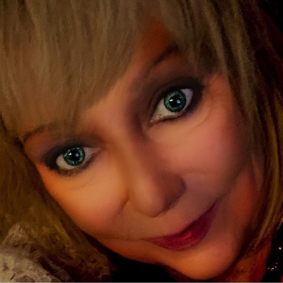 Meet your Posher, Sally - Picture 3 of 3